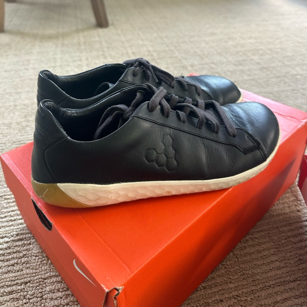 Vivo barefoot GeoCourt Leather Black and White Sneakers